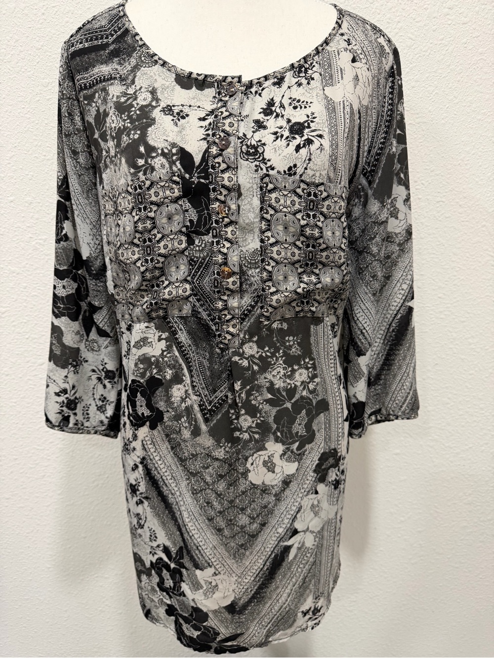 FIG & FLOWER Mixed Pattern Floral Tunic Top Blouse EUC